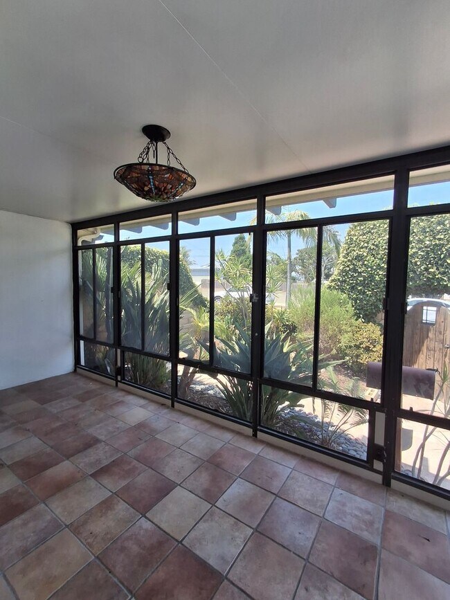 Foto del edificio - Beautifully Renovated Home with 2-Car Gara...
