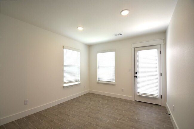 Foto del edificio - 2071 Bluestem Dr