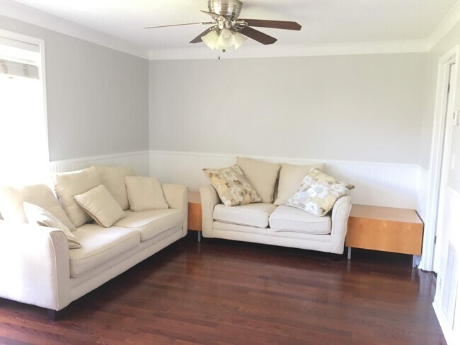Foto del edificio - SOON AVAILABLE POOLSIDE CONDO!