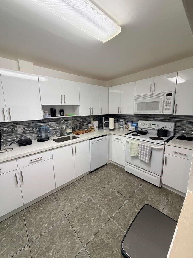 Foto del edificio - 1470 NE 125th Terrace