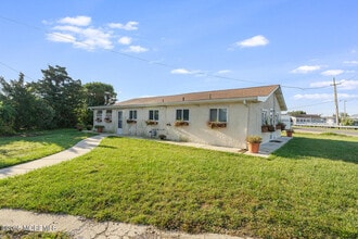 Building Photo - 102 E Boat Dr