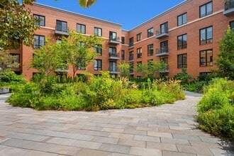 Building Photo - Taylor/Vose