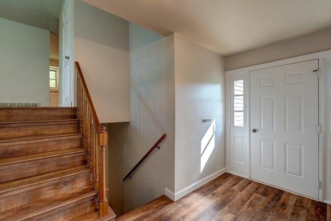 Building Photo - 390 Columbus Ct