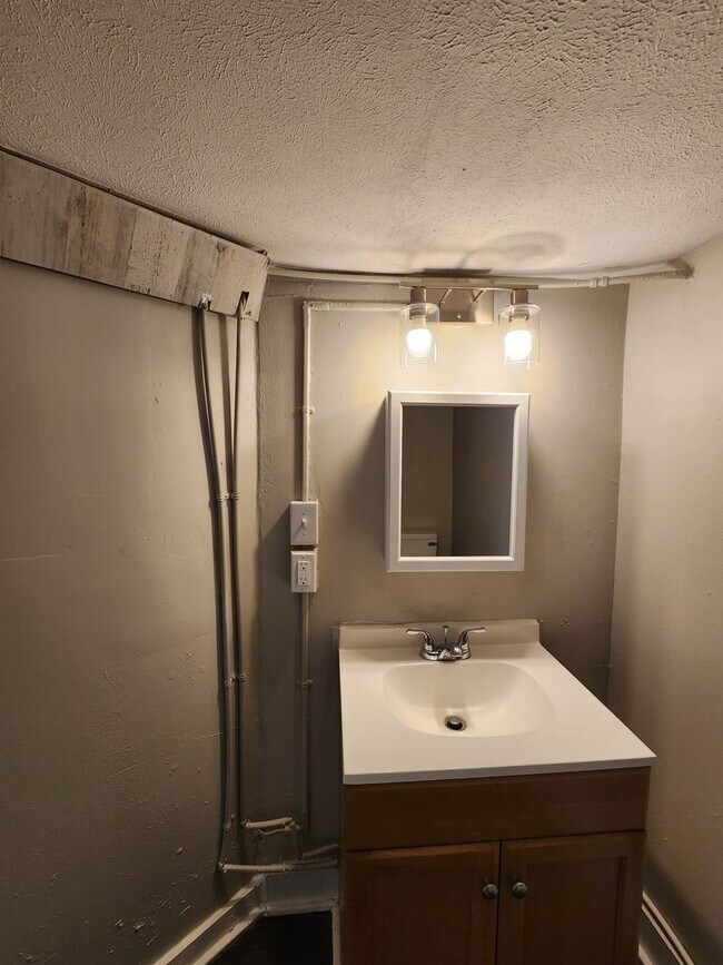 Foto del edificio - Cumberland Drive Triplex