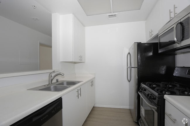 1HAB, 1BA - 650-700 ft² - Hauser Apartments