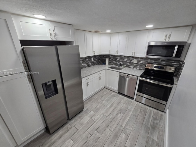 Foto del edificio - 1655 NE 115th St