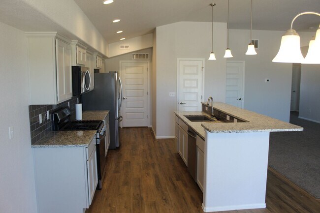Foto del edificio - Recently Built House on Platteville Blvd