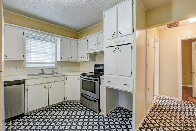 Foto del edificio - 4 bed 2 bath home in Norman