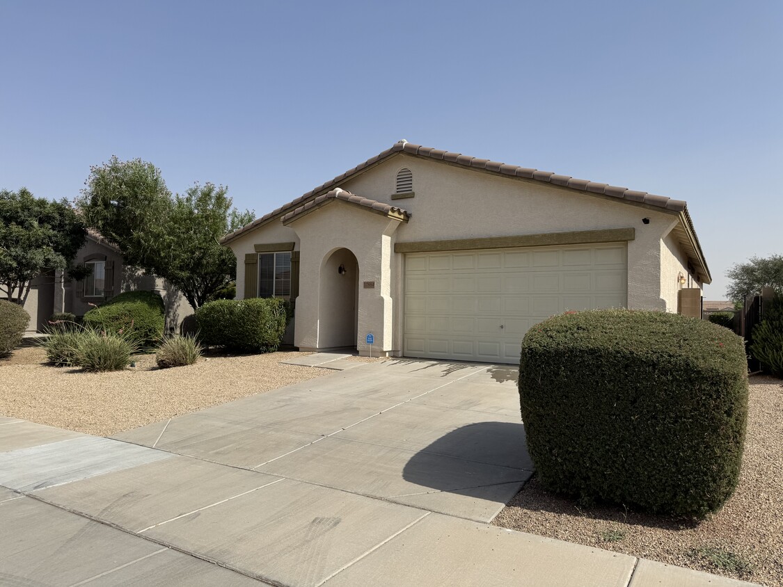 Primary Photo - 17684 W Desert Bloom St