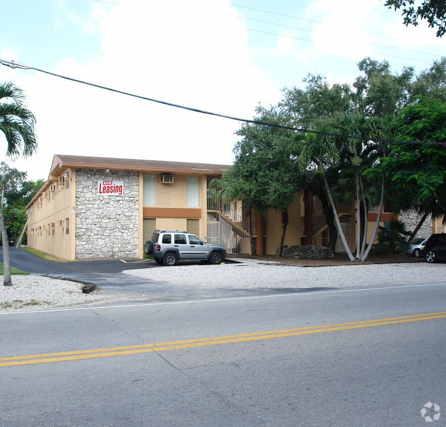 Primary Photo - Oak Harbor Apartments