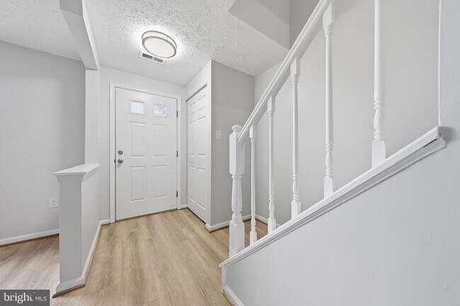 Foto del edificio - 6711 Kernel Ct