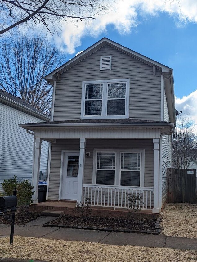 Primary Photo - 3 BEDROOM, 2 BATH in HUNTERSVILLE