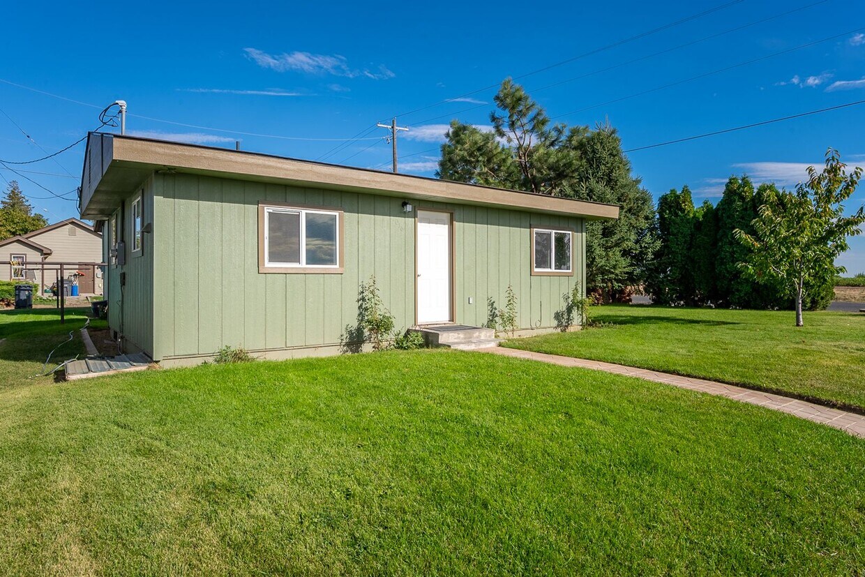 1016 Grant St, Warden, WA 98857 House Rental in Warden, WA