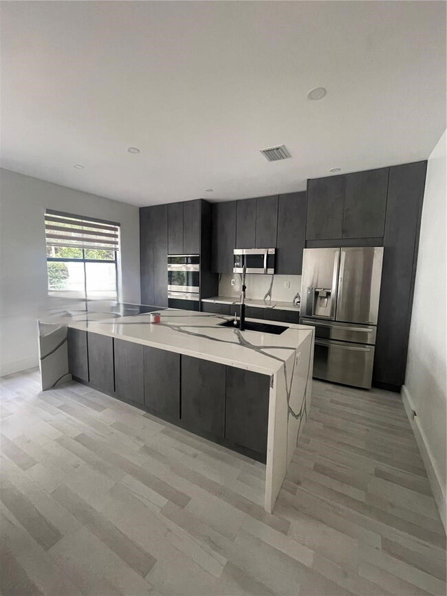 Foto del edificio - 10409 W 32nd Ln
