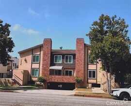 Building Photo - 1534 E Wilson Ave