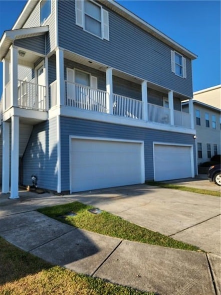 Building Photo - 870 Marina Dr