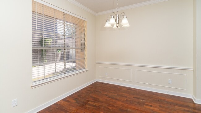 Foto del edificio - 16123 Cairngorm Ave