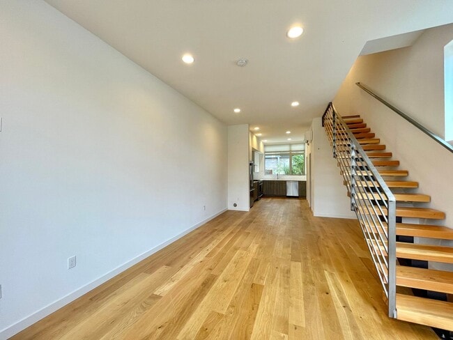 Building Photo - Great TownHome For Rent