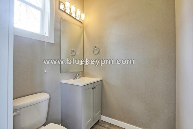 Foto del edificio - 2 Bed, 2.5 Bath Uptown Townhouse