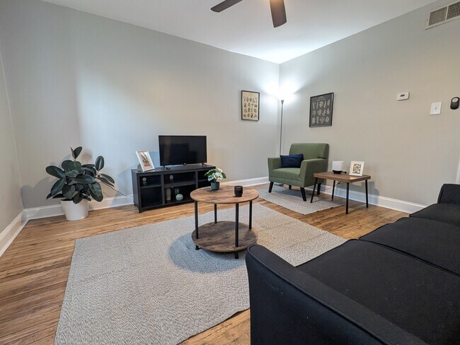 Foto del edificio - 1733 F St NE