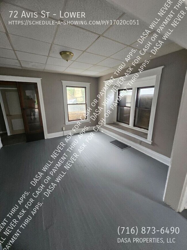 Building Photo - 72 Avis St