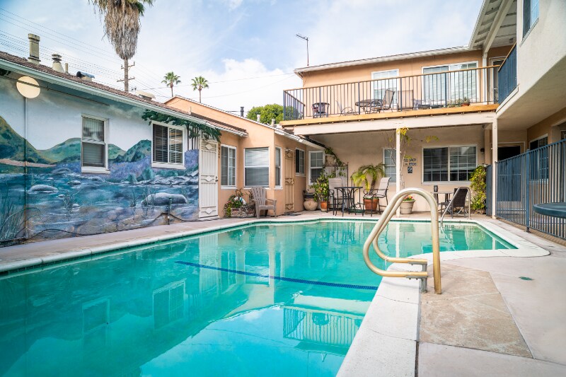 Primary Photo - 4922 Cahuenga Blvd