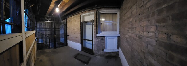 Building Photo - 1032 N Austin Blvd