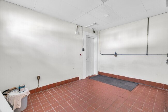 Foto del edificio - 401 E Main St