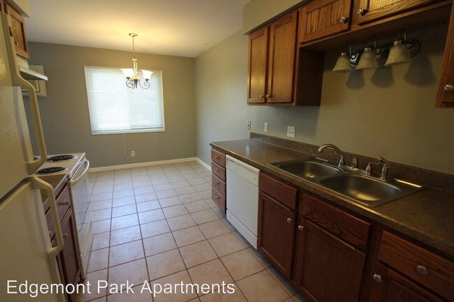Foto del edificio - 3419-3421 Kingswood Pl