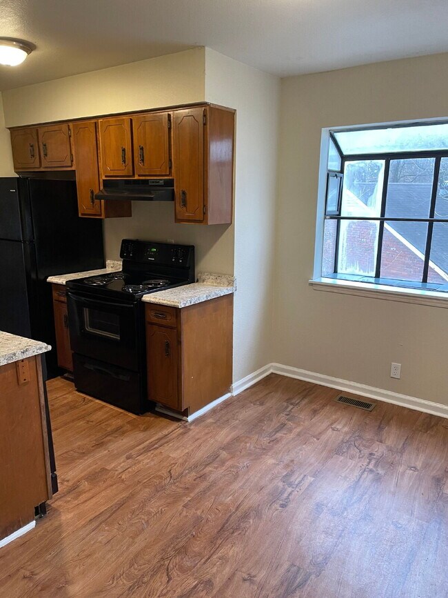 Foto del edificio - "Charming 3-Bedroom Retreat with Fireplace in Prime Jonesboro Location!"