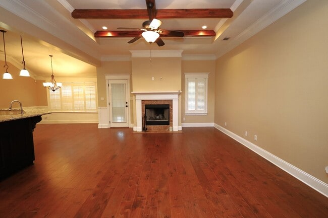 Building Photo - 4383 Kenilworth Cir