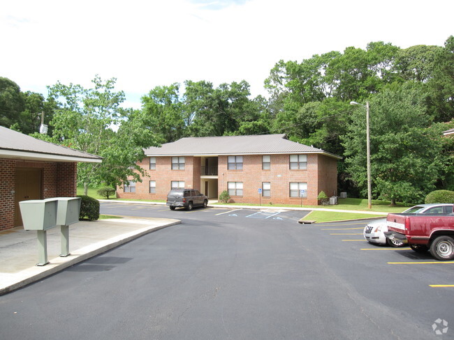 Building Photo - Hillcrest Apartments