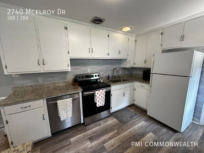 Foto del edificio - 2740 McElroy Dr