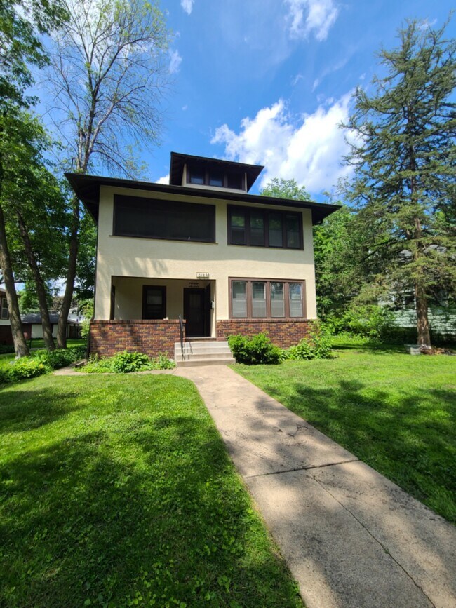 Building Photo - 2153 Goodrich Ave