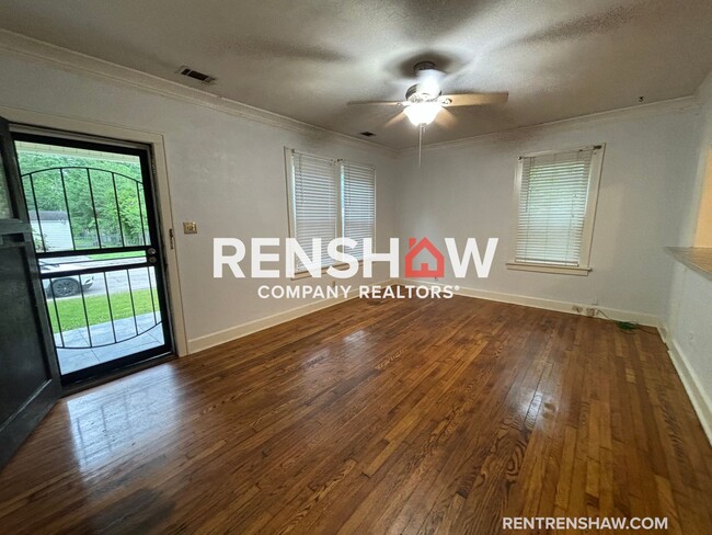 Building Photo - Text the Leasing Team at 901-820-4367 to S...