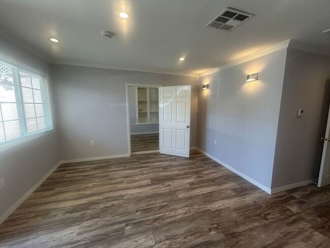 Building Photo - 2823 Hyperion Ave