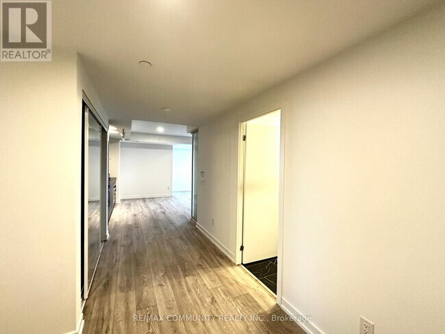 Photo du bâtiment - 1100 Sheppard Ave W