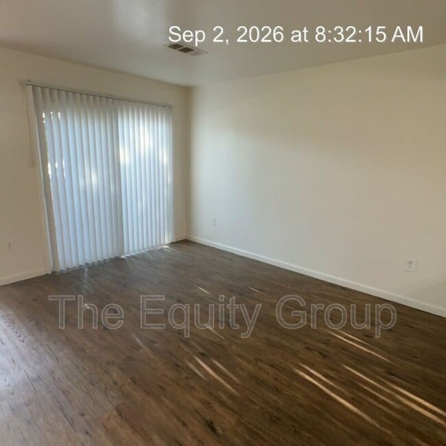 Foto del edificio - 445 N Park St