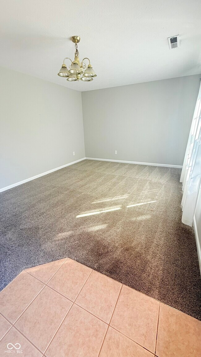 Foto del edificio - 6683 Amherst Way