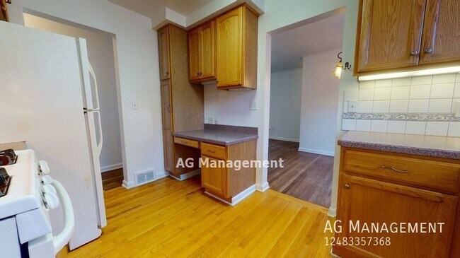 Foto del edificio - 1159 S Eton St - Beautifully Maintained Bi...