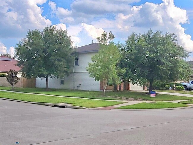 Building Photo - 20142 Saddle Ranch Dr