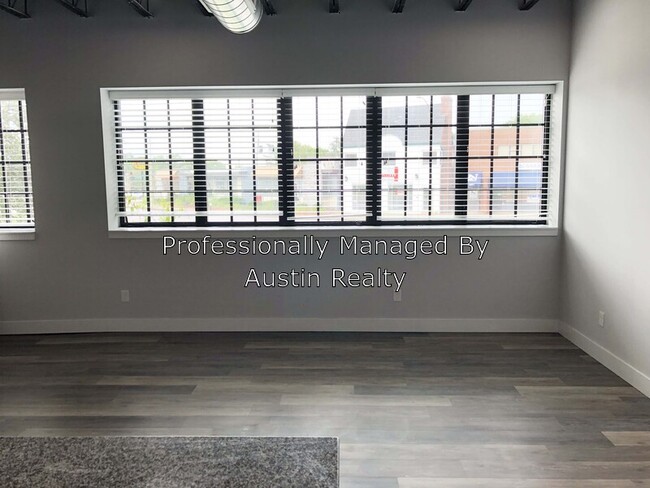 Foto del edificio - 4650 Hampton Ave