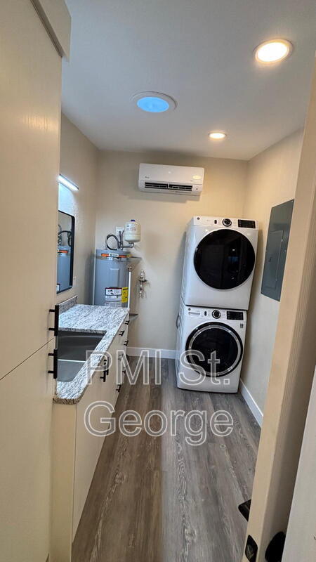Building Photo - 360 N 300 W