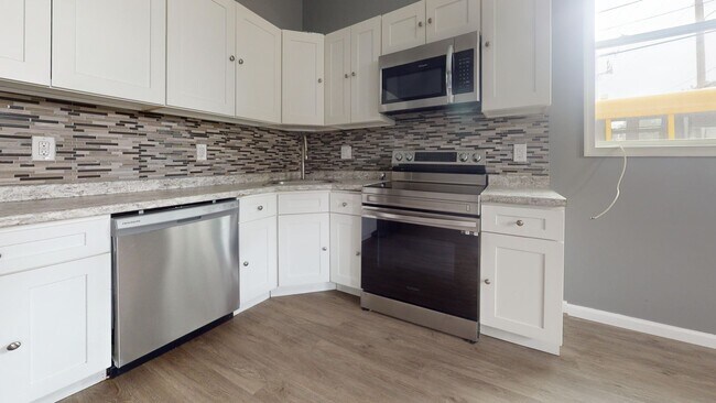 Photo - Beautiful 2 Bedroom / 2 Bathroom Apartment