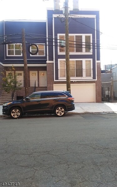 Primary Photo - 474 4th Ave W