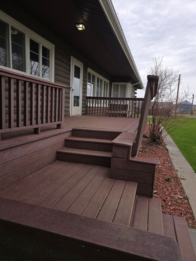 Building Photo - 4 bed, 3 bath house in the country