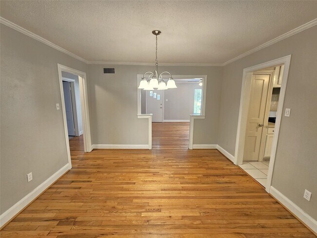 Foto del edificio - 6647 Sylvan Rd