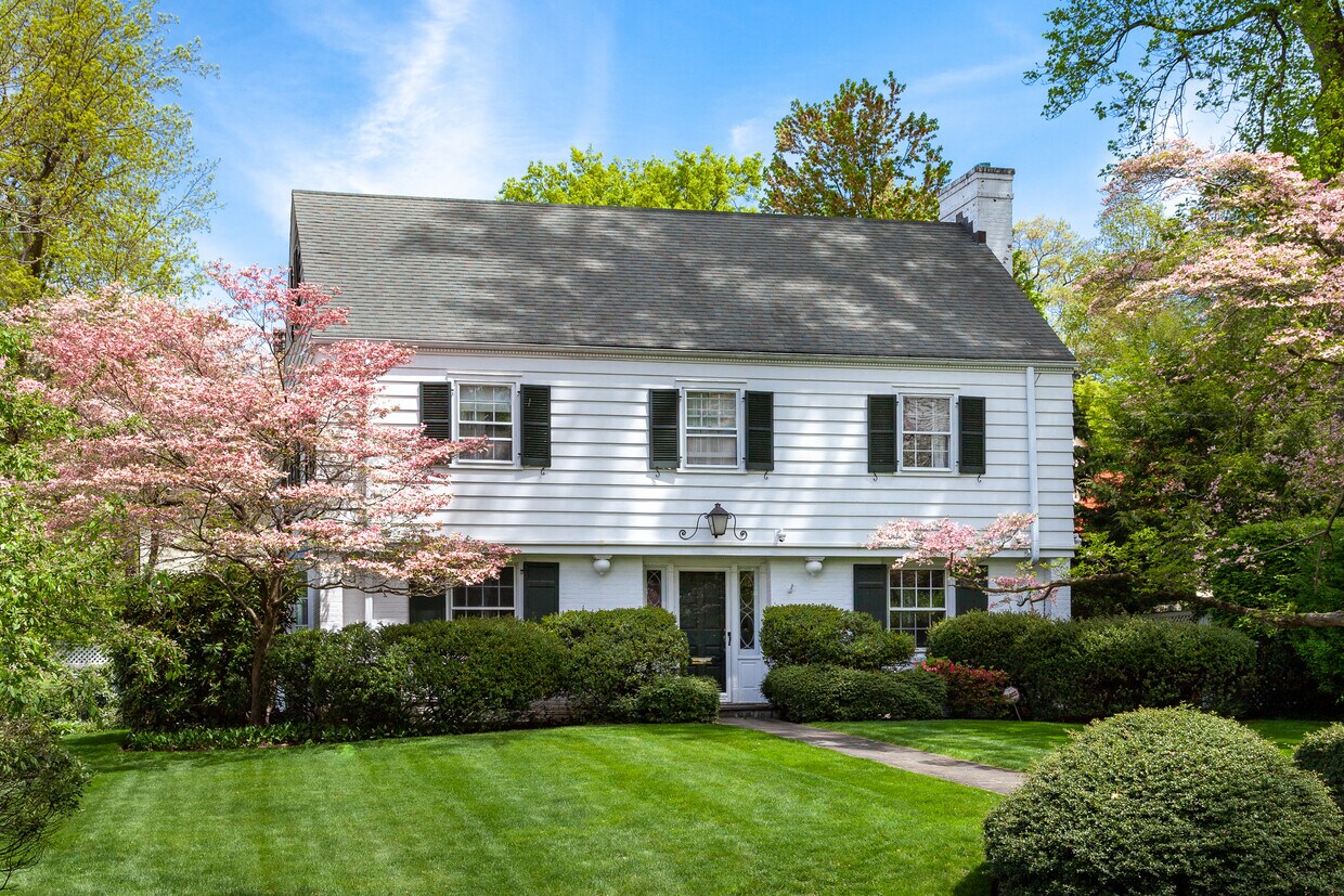 Primary Photo - 1 Hemlock Rd