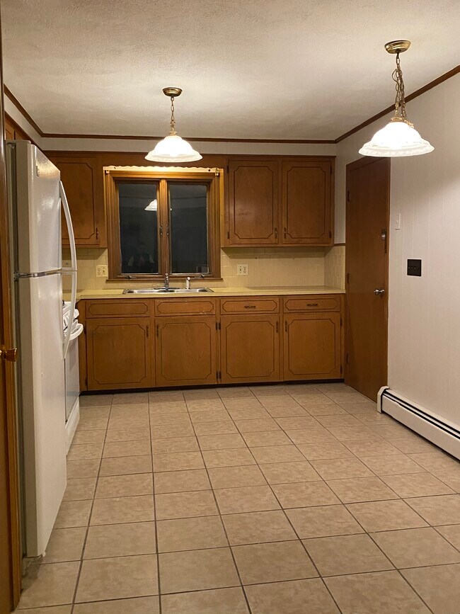 Building Photo - 284 Killingly St
