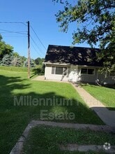Building Photo - 1131 Pratt Rd